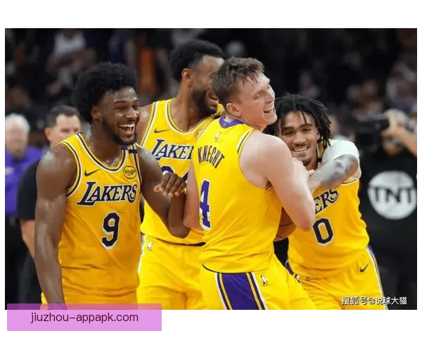 南湾湖人大胜毒蛇进西决 克内克特24分13篮板领衔胜利